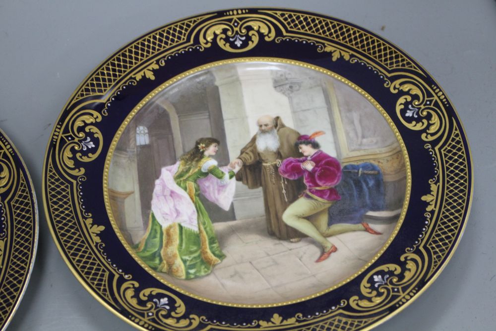 A pair of Vienna style porcelain cabinet plates, decorated with Romeo und Julie, and Othello Seine Abenteuer Erzahlend, 25.5cm